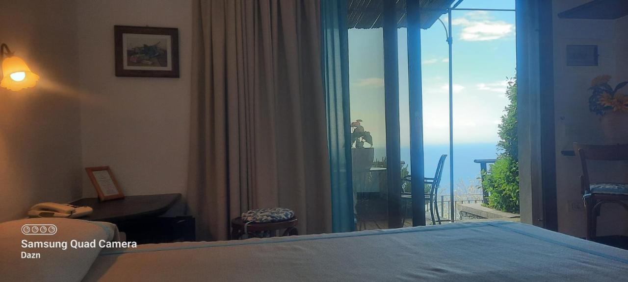 Hotel La Giada Del Mesco Леванто Екстериор снимка