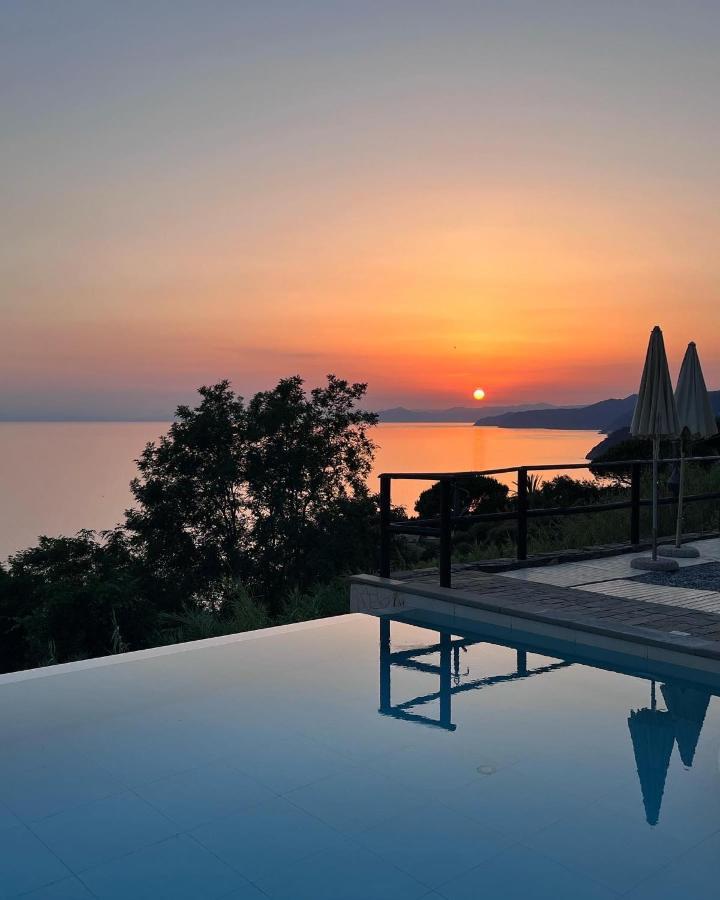 Hotel La Giada Del Mesco Леванто Екстериор снимка