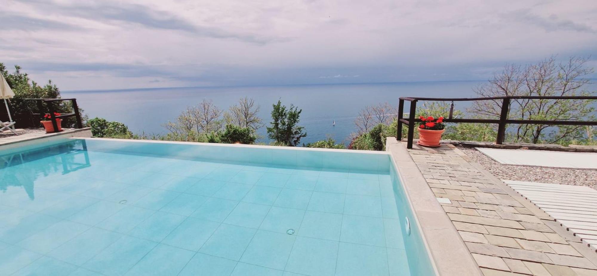 Hotel La Giada Del Mesco Леванто Екстериор снимка