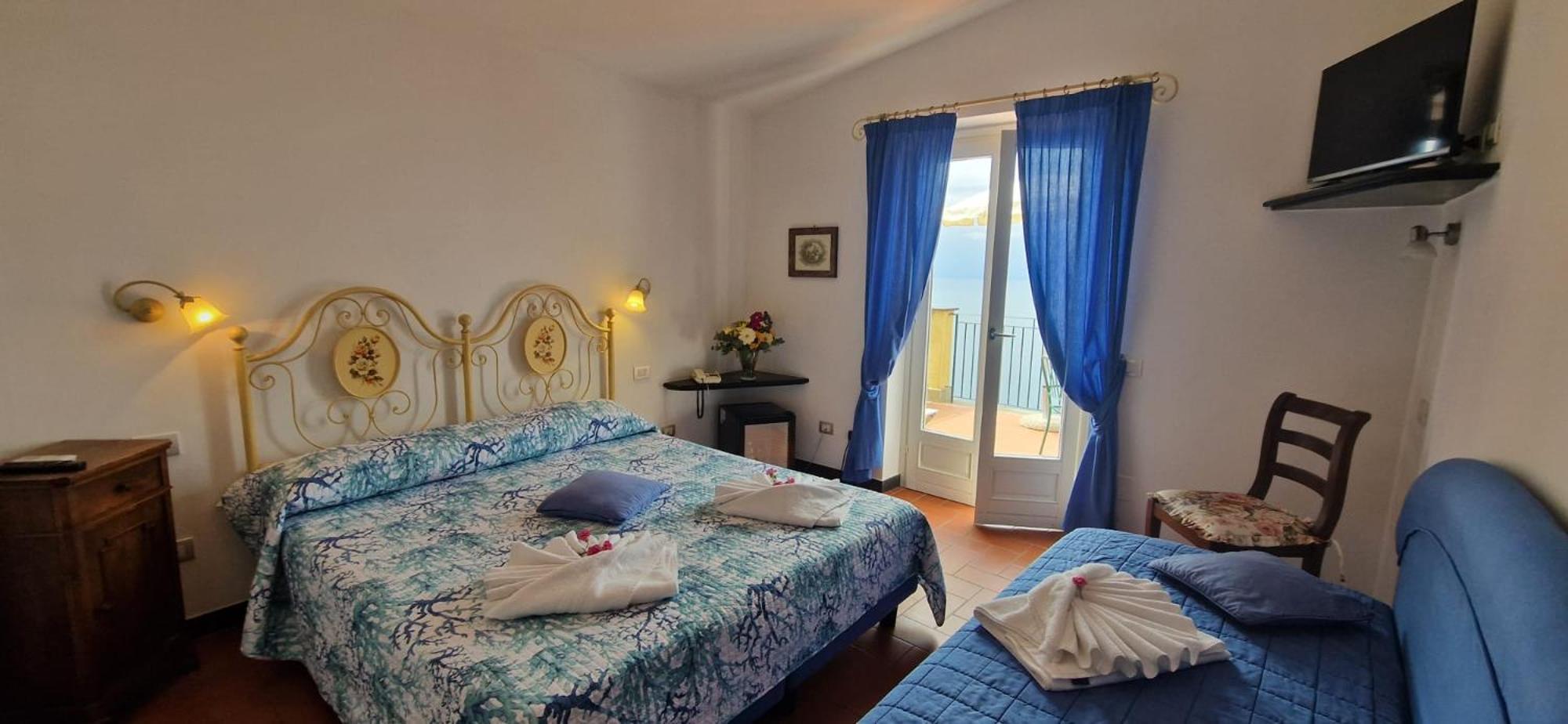 Hotel La Giada Del Mesco Леванто Екстериор снимка
