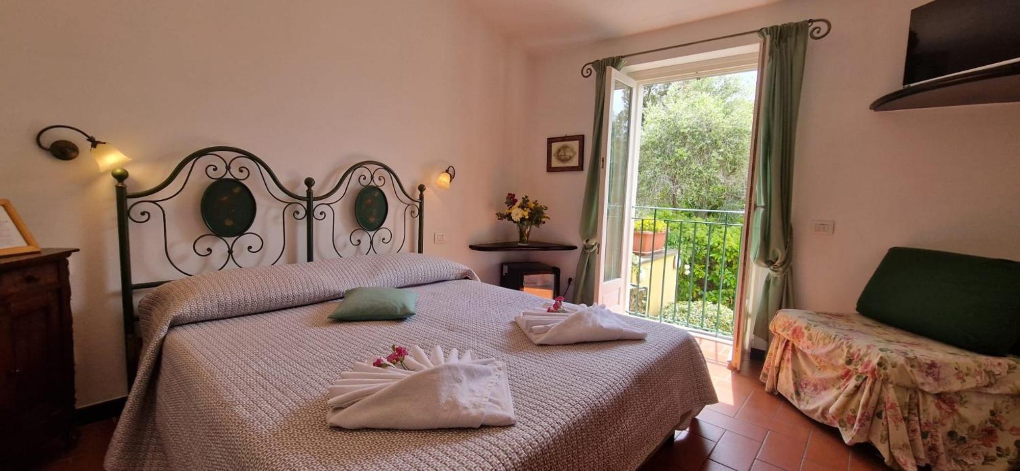 Hotel La Giada Del Mesco Леванто Екстериор снимка